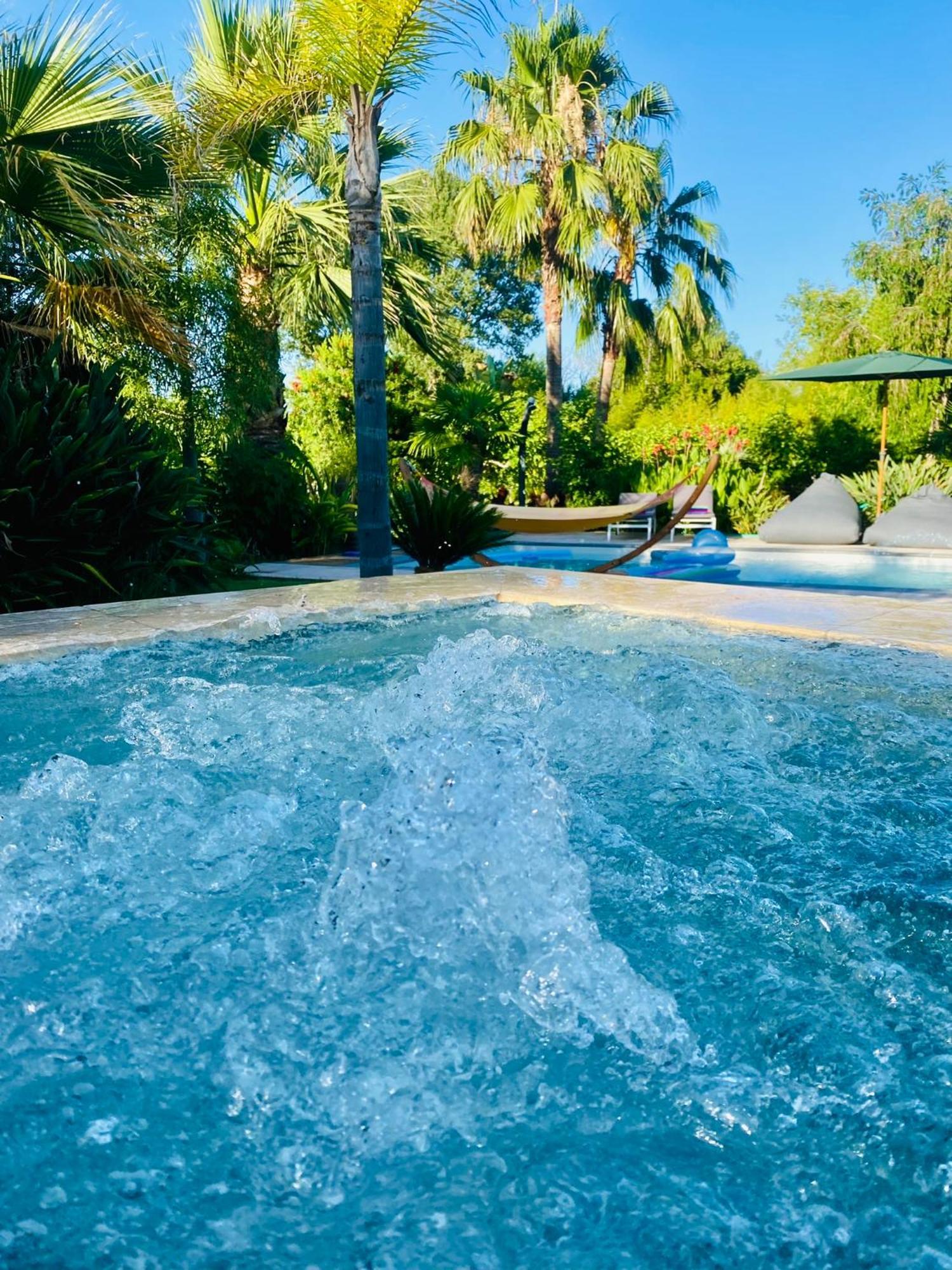 Le Cocoon Lodge Du Gapeau & Massage Solliès-Pont Kültér fotó