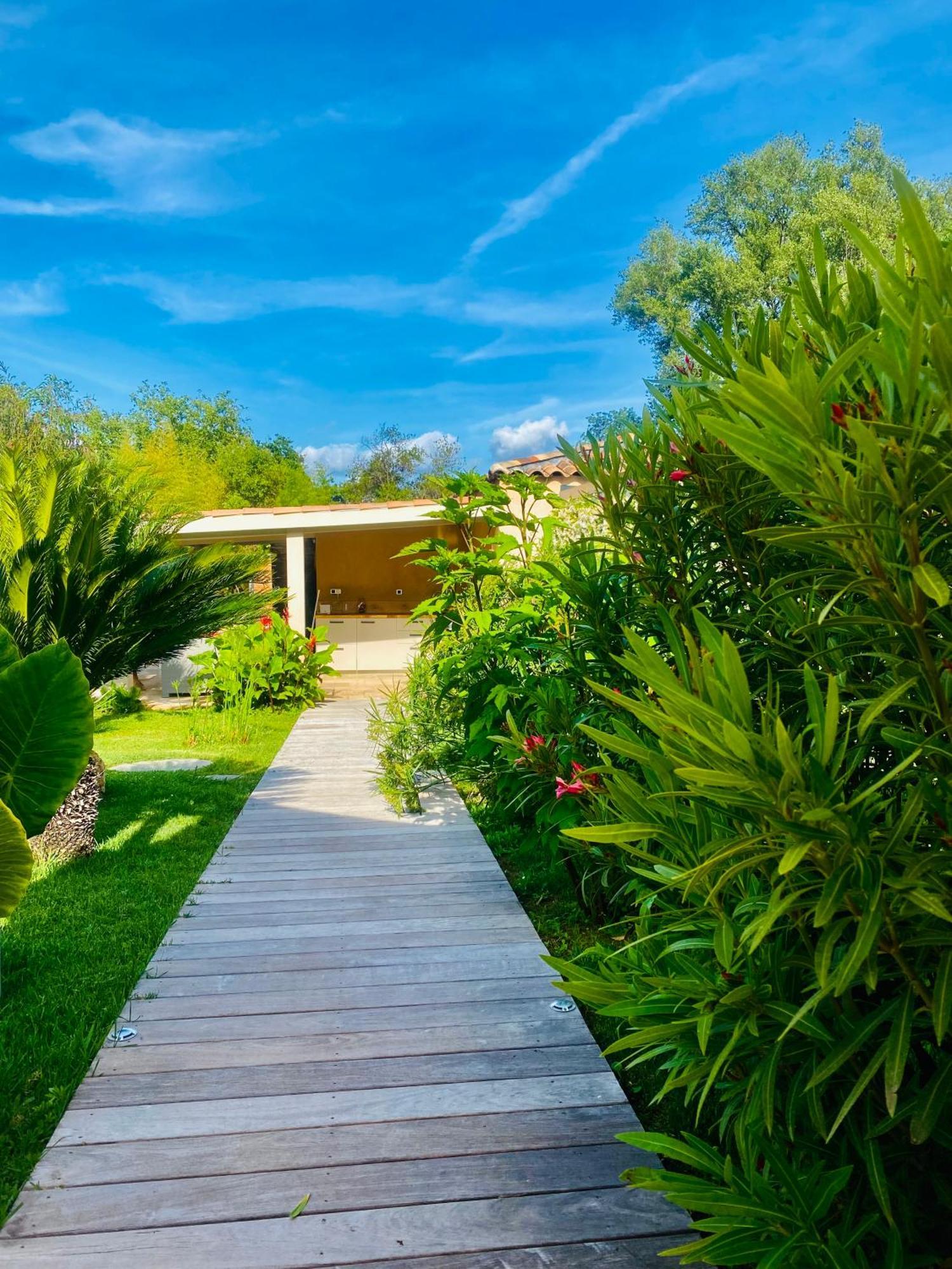 Le Cocoon Lodge Du Gapeau & Massage Solliès-Pont Kültér fotó